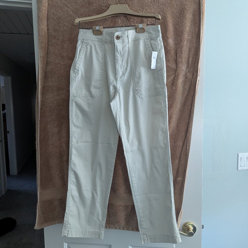 GAP Khakis Cream Crop Pants Size 4 NWT